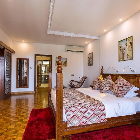 Travellers Beach Hotel & Spa Момбаса Екстериор снимка