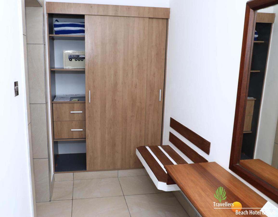 Travellers Beach Hotel & Spa Момбаса Екстериор снимка