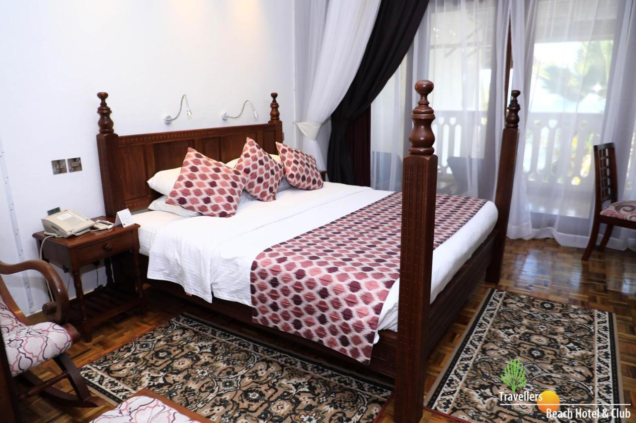 Travellers Beach Hotel & Spa Момбаса Екстериор снимка