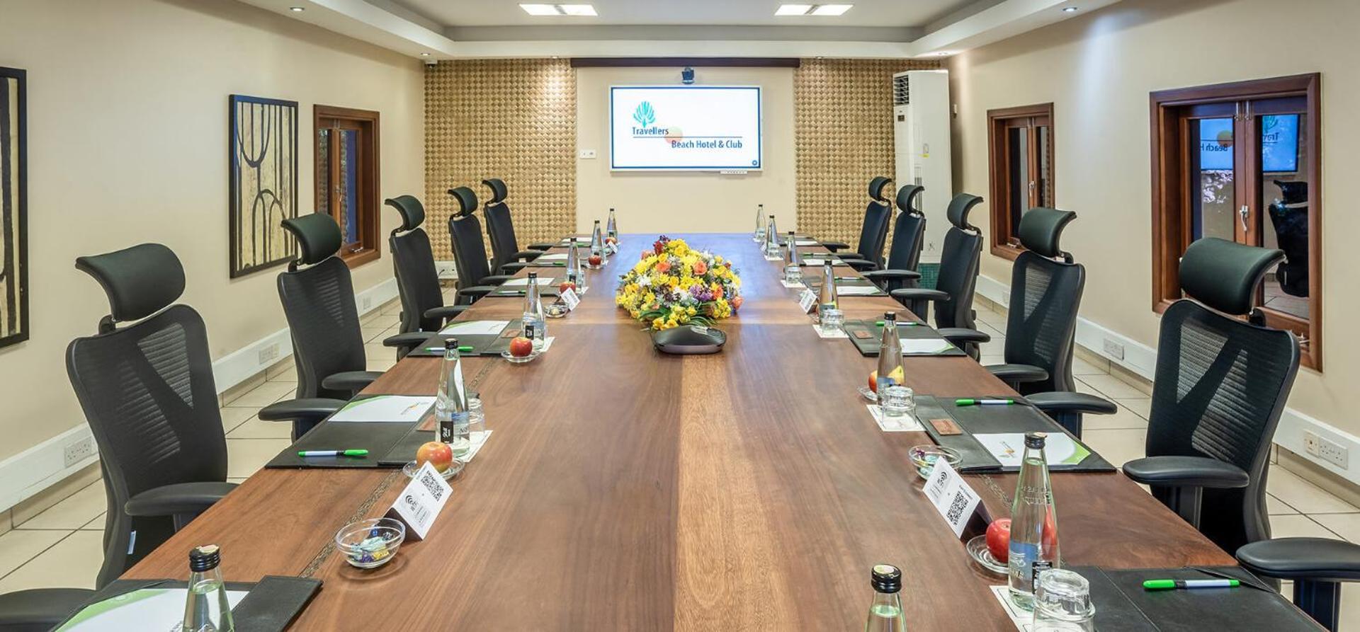 Travellers Beach Hotel & Spa Момбаса Екстериор снимка
